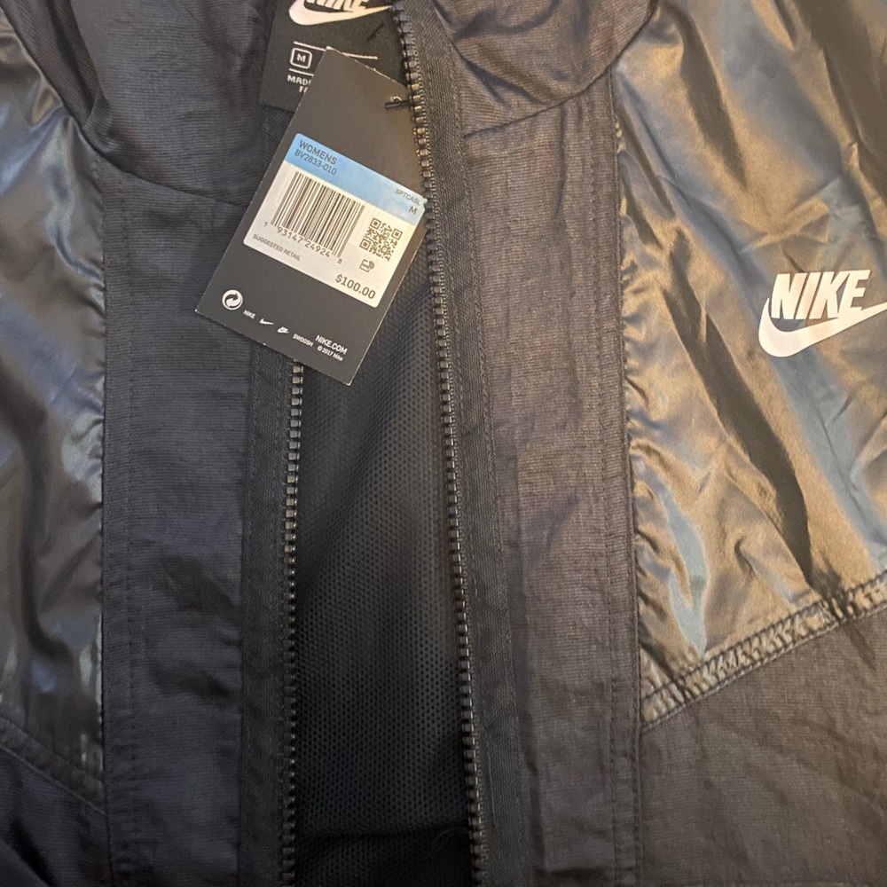 Nike Women’s Wind/Rain Jacket!